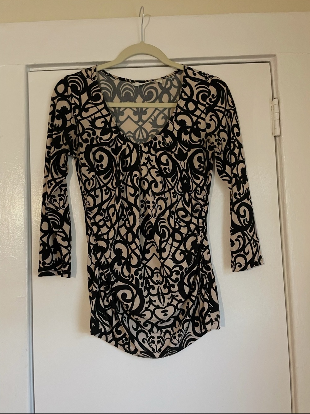 New York & Company Black and Cream Scoop Neck Long Sleeve Top size Small